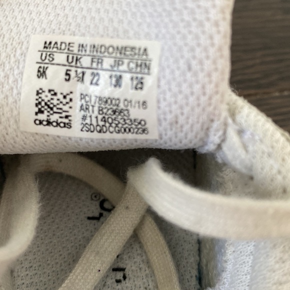 Toddler Adidas white on white Superstars - Picture 7 of 7